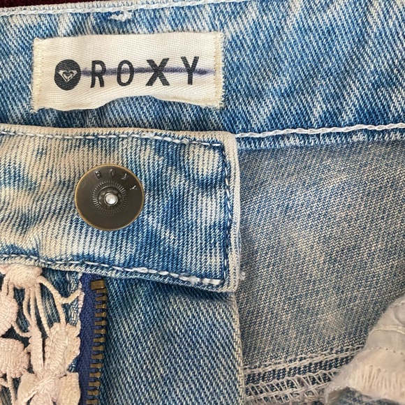Sexy Jean Shorts by Roxy, size XS - Picture 3 of 4